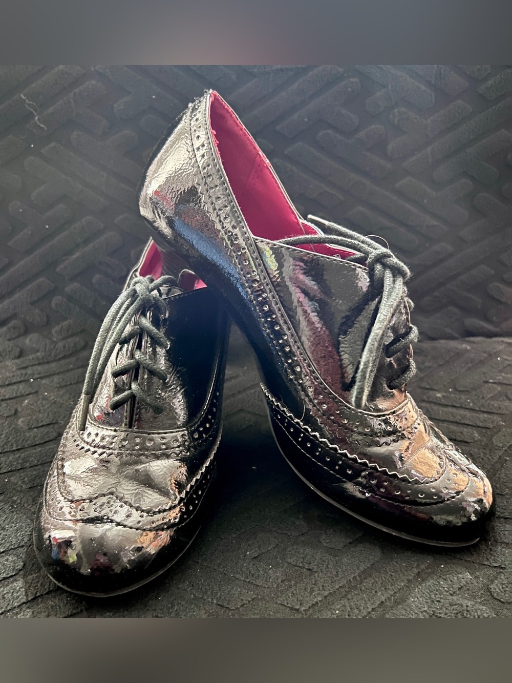 Chinese Laundry women’s oxford heels in size 6M.